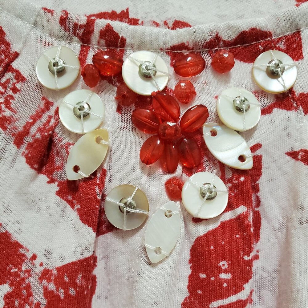 Geometric Designed Summer Tee w/V Neck and Embellishments - Picture 3 of 3